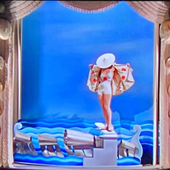 Meet your Posher, Alyssa - Picture 2 of 11